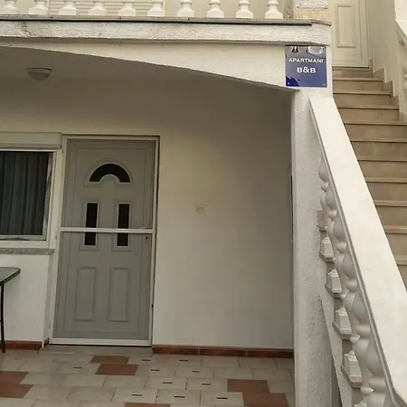 아파트 Apartments B&B *