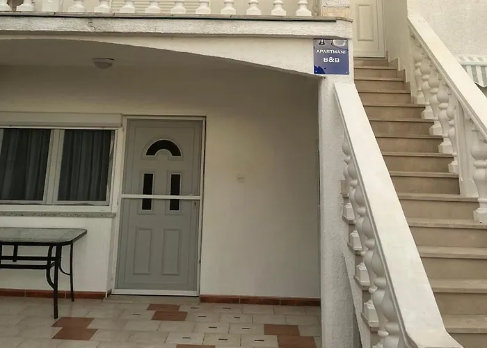 아파트 Apartments B&B *