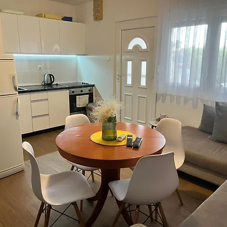 Apartments B&B Apartman Povljana